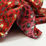 Accesorios de algodón impreso y dorado fondo rojo