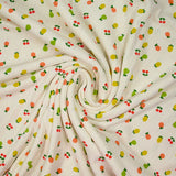 Punto pointelle de algodón con fondo tutti frutti blanquecino