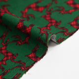 Flanelle de coton imprimée cerfs tartan rouge fond vert gazon