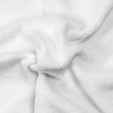 Sudadera con peluche verde tierra sobre fondo gris jaspeado