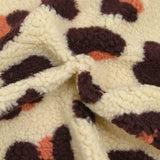 Piel sherpa sintética de leopardo fondo salmón y ciruela crudo
