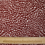 Muselina estampada con lunares animales fondo burdeos