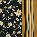 Twill de polyester satiné imprimé fleurs écrues et bordure ocre fond noir