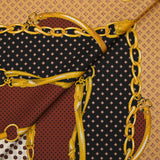 Twill de polyester satiné imprimé sangles dorées sur bandes bordeaux, ocre et noir