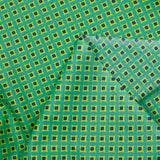Popelín revestido estampado con flor de rombos, fondo verde limón