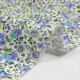 Coton imprimé Giorgia fleurs violet et bleu fond écru au mètre