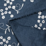 Twill de polyester brodé marguerite fond marine