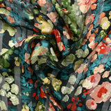 Muselina estampada raso raya Flora pato, fondo caqui y negro óxido