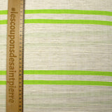 Viscosa y algodón a rayas en relieve verde manzana fondo crudo natural