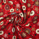 Popelina de algodón estampada con medallones navideños y copos de nieve sobre fondo rojo
