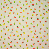Punto pointelle de algodón con fondo tutti frutti blanquecino