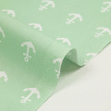 Algodón estampado con ancla marina blanca y fondo verde mar.