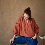 Okinawa mujer de costura de la mujer blusa y vestido