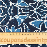 Coton indien imprimé scarabée et fleur contour blanc fond bleu
