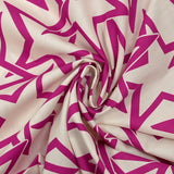 Popelín de algodón con estampado de estrellas fondo blanco roto magenta