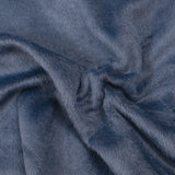 Sudadera con flores azules y verdes sobre fondo marino