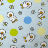 Polaire doudou imprimée fleurs et canetons fond bleu ciel