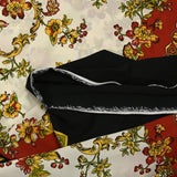 Crêpe georgette imprimé carré de fleurs et oiseaux rouge et écru fond noir