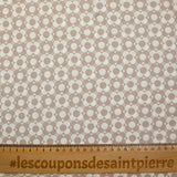 Popeline enduite imprimée champs de fleurs beige fond blanc