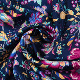 Satin de soie imprimé fleurs indiennes violine fond marine