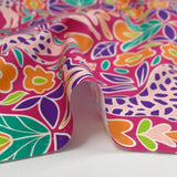 Algodón estampado love of jirafas fondo fucsia