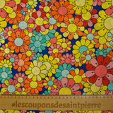 Algodón estampado flower power coral con fondo azul royal