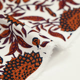 Coton indien imprimé Jiya fleurs et abeille rouille fond blanc