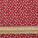 Popeline de coton imprimée rameaux et étoiles blanches fond rouge