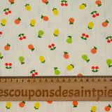 Punto pointelle de algodón con fondo tutti frutti blanquecino