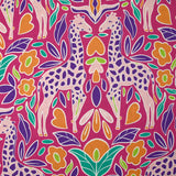 Coton imprimé amour de girafes fond fuchsia