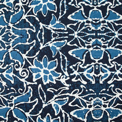 Coton indien imprimé scarabée et fleur contour blanc fond bleu