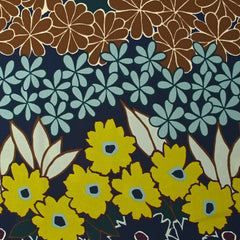 Crêpe polyester imprimé frises de fleurs fond marine