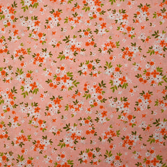 Popeline de coton imprimée composition florale fond rose pêche