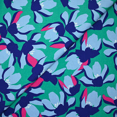 Satin de coton élasthanne fleurs bleu fond vert menthe